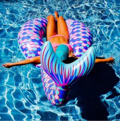 Imagem de Boia Cauda de Sereia Inflável para Piscina 1,75 x 1,10 cm