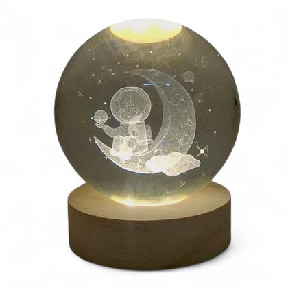 Imagem de Bola de Cristal Astronauta Mini Planeta Base de Madeira 8 cm