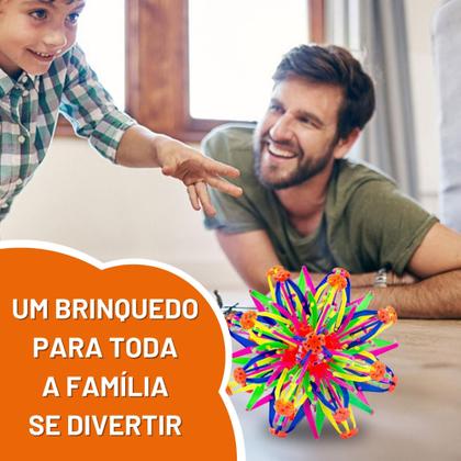 Imagem de Bola Esfera Maluca Brinquedo Jogar Abre E Fecha Ao Lançar