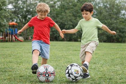 Imagem de Bola Futebol Infantil Criança Reforçada Capotão 3+ Com Bomba de Ar KIT:Bola Infantil + Bomba de Ar