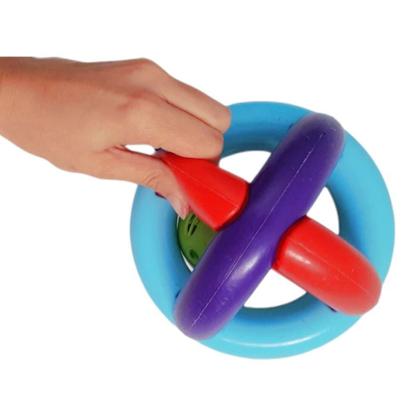 Imagem de Bola Maluquinha Com Chocalho Bebê Infantil Mercotoys Verde