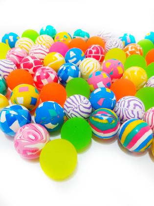 Imagem de Bolinha Pula Pula 27mm Colorida Pacote Com 100 Bolinhas Para Maquina Vending Machine.