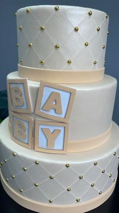 Imagem de Bolo fake chá de bebê bege 3 andares