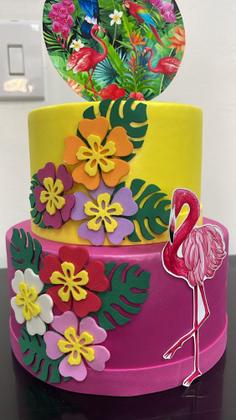 Imagem de Bolo fake tropical pink