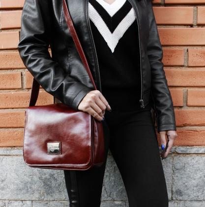 Imagem de Bolsa Carteiro Feminina de Couro Renné Jr.