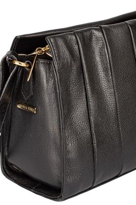 Imagem de Bolsa de couro com recortes Barbara