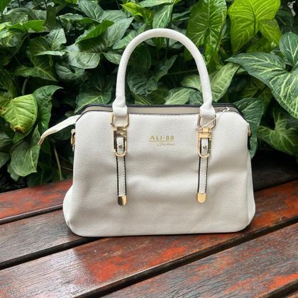 Imagem de Bolsa de Ombro com alca Removivel Branco com Detalhe Dourado