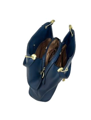 Imagem de bolsa de ombro em material ecológico com 3 compartimentos