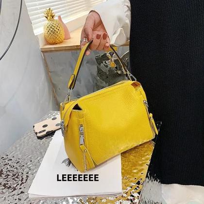 Imagem de Bolsa de Ombro Feminina de Couro Genuíno - Luxo e Moda