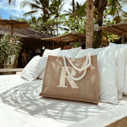 Imagem de Bolsa De Praia Juta Personalizada Com Letra Inicial Dourada