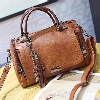 Imagem de Bolsa Feminina Crossbody com Borla e Grande Capacidade - Com Zíper e Alça Ajustável