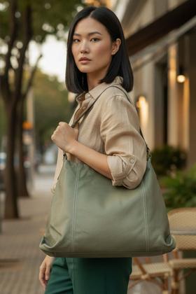 Imagem de Bolsa feminina de couro grande Cris