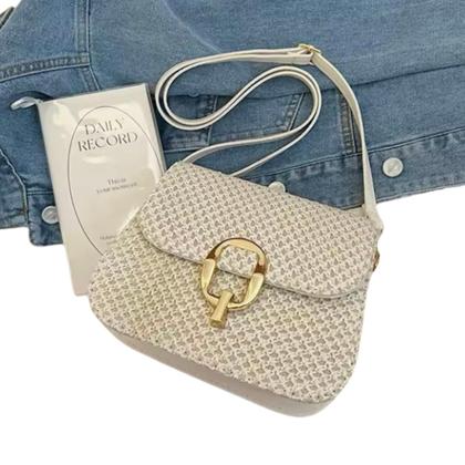 Imagem de Bolsa Feminina em Crochê Sintético Alça Ombro Transversal Regulável Fecho Dourado na Cor Palha