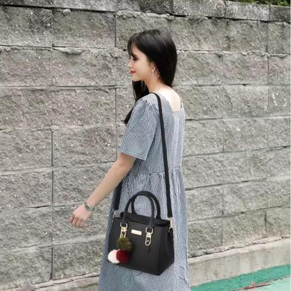 Imagem de Bolsa Feminina Pequena Transversal E Alça De Mão Tote Barata Simples Fosca Com Alça Presente Divisórias Espaçosa Porta Celular