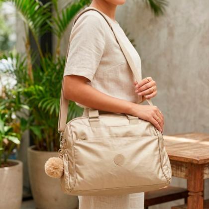 Imagem de Bolsa Mala de Mão Feminina Grande Metalizada com Alça Viagem Academia Maternidade Chaveiro