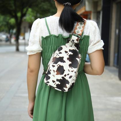 Imagem de Bolsa Sling Mzjeaziany - Estampa de Vaca - Bolsa de Peito em Couro PU para Mulheres