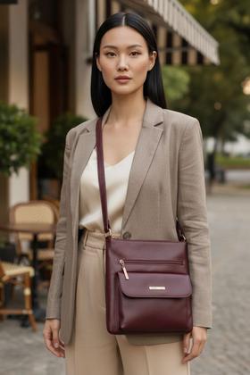 Imagem de Bolsa Tiracolo de couro Karen marsala Feminino