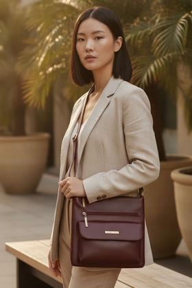 Imagem de Bolsa Tiracolo de couro Karen marsala Feminino