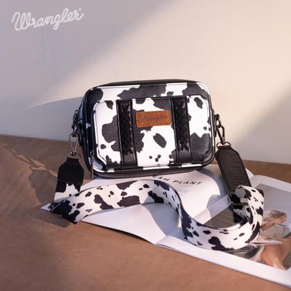 Imagem de Bolsa tiracolo Montana West Wrangler Cow Print em material vegano preto