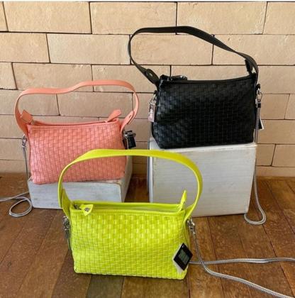Imagem de Bolsa Tressê De Ombro Pequena Com Alça De Metal Removível Santa Lola