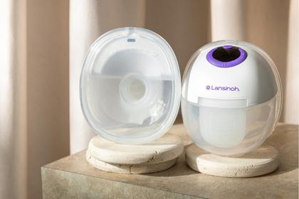 Imagem de Bomba Tira Leite Dupla Elétrica Mãos Livres Lansinoh com Mamadeira de Vidro GRÁTIS