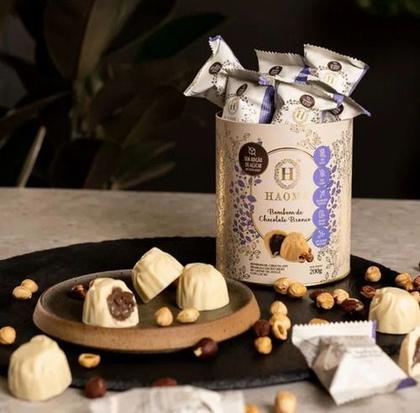 Bombom Chocolate Branco Com Avelã - Zero Açúcar - 200g Haoma Imagem de Bombom Chocolate Branco Com Avelã - Zero Açúcar - 200g Haoma