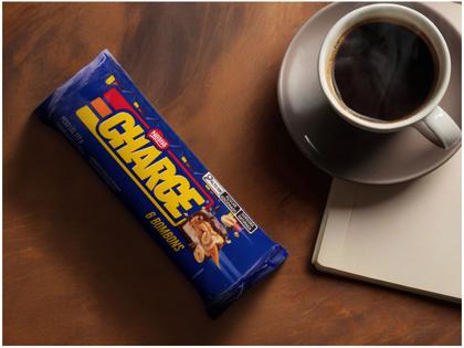 Imagem de Bombom de Chocolate Charge Flowpack Recheado com Amendoim Caramelizado 117g 1 Pacote com 6 Unidades