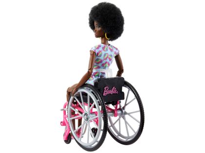 Imagem de Boneca Barbie Fashionista com Cadeira de Rodas