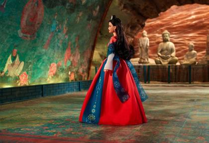 Imagem de Boneca Barbie Lunar de Ano Novo Hanfu tradicional com acesso.