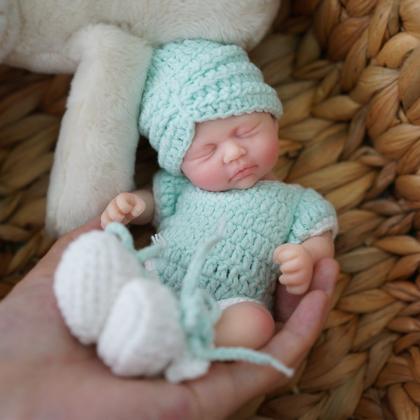 Imagem de Boneca Bebê Reborn Brastoy Realista Silicone 20cm Conjunto de Roupa Mamadeira e Pelúcia Pode Dar Banho Roupa
