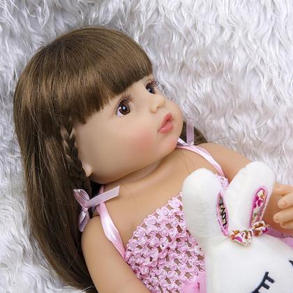 Imagem de Boneca Bebê Reborn Gatinha Realista 48cm Silicone Conjunto de Roupa Chupeta Mamadeira e Pelúcia
