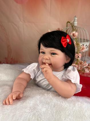Imagem de Boneca Bebe Reborn Menina Corpo de Pano Super Realista