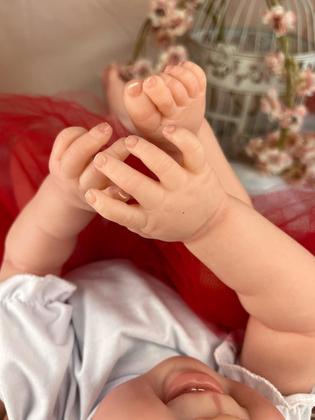 Imagem de Boneca Bebe Reborn Menina Corpo de Pano Super Realista