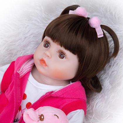 Imagem de Boneca Bebê Reborn Menina Girafinha Realista Brastoy 100% Silicone Pode Dar Banho Conjunto de Roupa Chupeta Mamadeira e Pelúcia