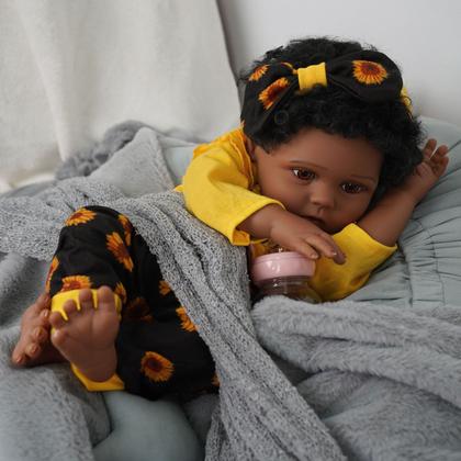 Imagem de Boneca Bebê Reborn Negra Brastoy Silicone Realista 48cm Kit Acessórios Conjunto Roupa Mamadeira Chupeta Pelúcia Fralda Certidão