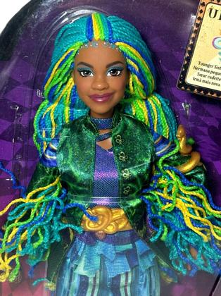 Imagem de Boneca Colecionável Articulada Menina Personagem Morena Negra Uliana Coleção Disney Mattel