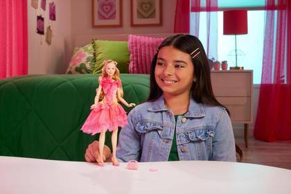 Imagem de Boneca moderna Mattel Universal Wicked Glinda com acessórios