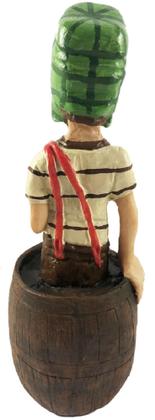 Imagem de Boneco Chaves No Barril Em Resina 18cm Turma Do Chaves
