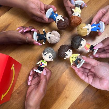 Boneco V TinyTAN BTS - McDonalds - McDonald's - Funko - Magazine Luiza