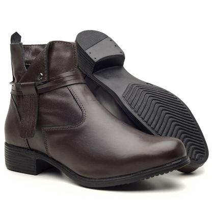 Imagem de Bota Cano Curto Casual em Couro Amanda Block com Zíper e Detalhe em Recortes