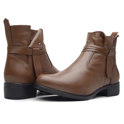 Imagem de Bota Cano Curto Casual em Couro Yoyo Store com Zíper e Detalhe em Recortes