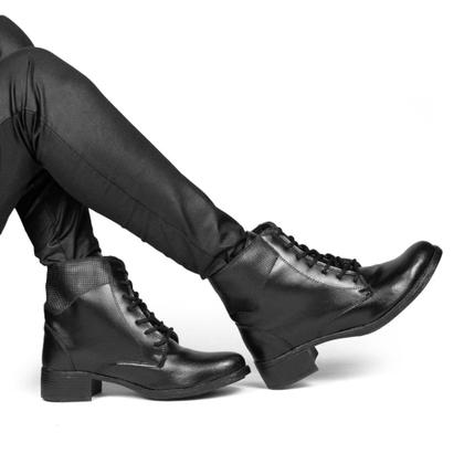 Imagem de Bota Cano Curto Yoyo Store com Textura Salto Quadrado Baixo e Cadarço