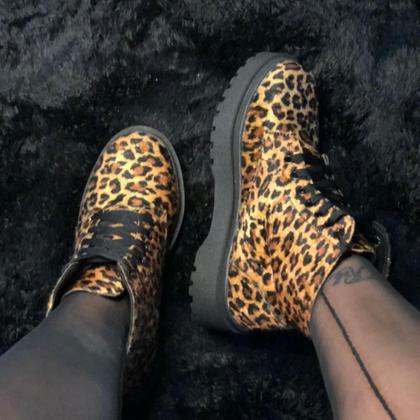 Imagem de Bota Coturno Casual Feminina com Cadarço e Sola Costurada em Borracha