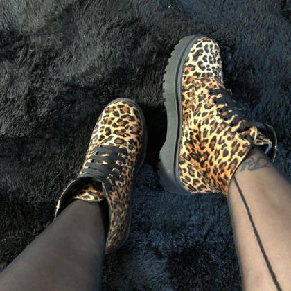 Imagem de Bota Coturno Casual Feminina com Cadarço e Sola Costurada em Borracha