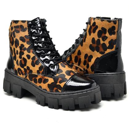 Imagem de Bota Coturno KRN Shoes Cano Curto com Sola Alta Tratorada Cadarço e Ziper