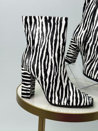 Imagem de Bota couro animal print zebra