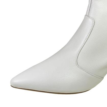 Imagem de Bota Couro Legítimo Salto Baixo Fino Cano Curto Bico Fino Luiza Sobreira Off White Mod. 2158