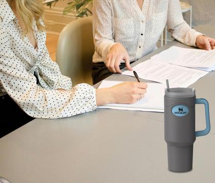 Imagem de Bota de silicone Ami.Todfo para Stanley Cup, protetor inferior de 40 onças e conjunto de palhas de reposição de 12 polegadas compatível com Stanley Tumbler Accessories Quencher com alça, capa de manga inteira antiderrapante (cinza)