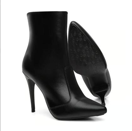 Imagem de Bota Feminina Bico Fino Preta Salto Agulha Alto  Elegância, Poder e Estilo