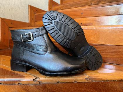 Imagem de Bota Feminina Cano Curto Couro Salto Baixo Confortável